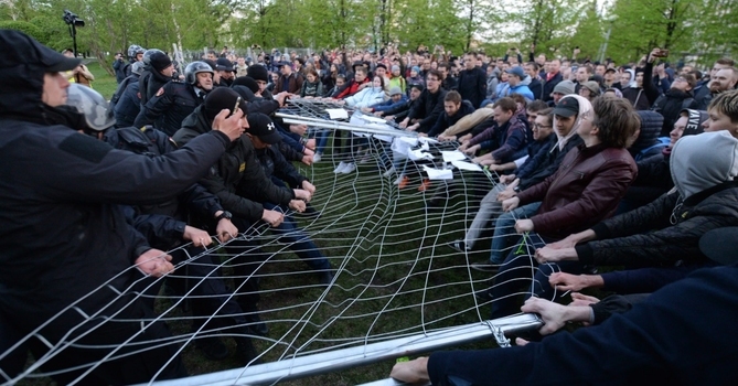 Правозащитницу из Санкт-Петербурга задержали на акции протеста в Екатеринбурге