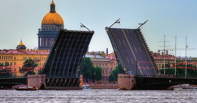 В Санкт-Петербурге на неделе разведут пять мостов