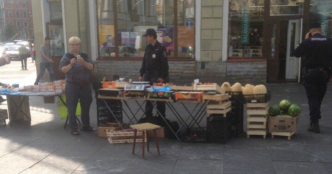 В центре Петербурга задержали незаконных торговцев